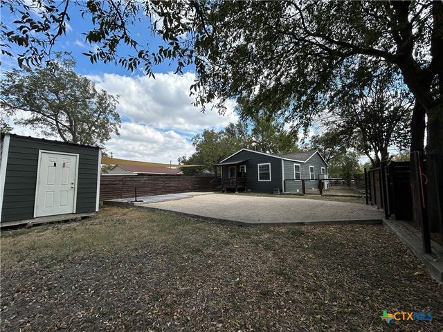 1698 W Bridge Street, New Braunfels, TX 78130