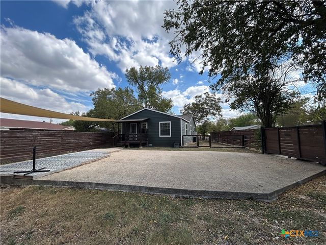 1698 W Bridge Street, New Braunfels, TX 78130
