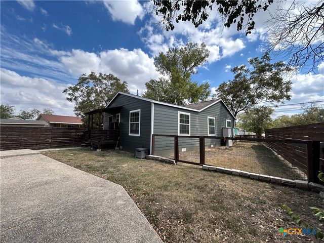 1698 W Bridge Street, New Braunfels, TX 78130