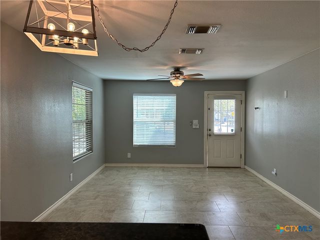 1698 W Bridge Street, New Braunfels, TX 78130