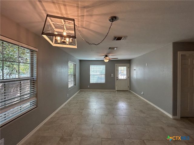 1698 W Bridge Street, New Braunfels, TX 78130