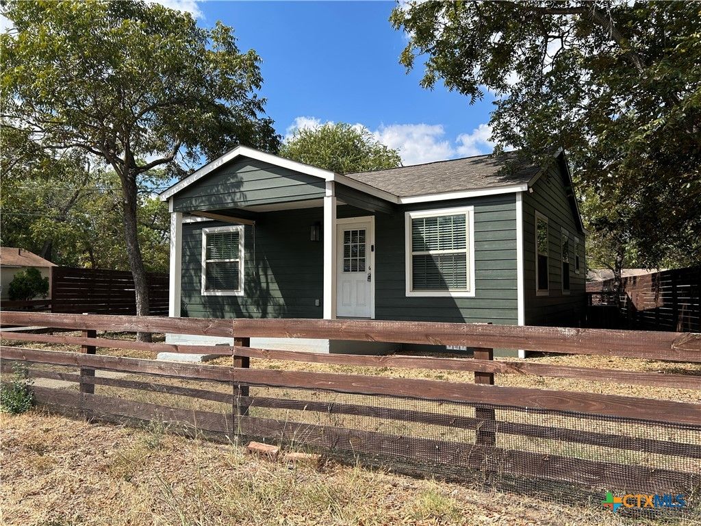 1698 W Bridge Street, New Braunfels, TX 78130