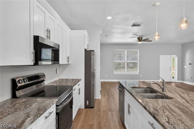 2010 Robert AVE, Alva, FL 33920