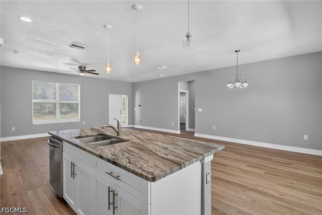 2010 Robert AVE, Alva, FL 33920