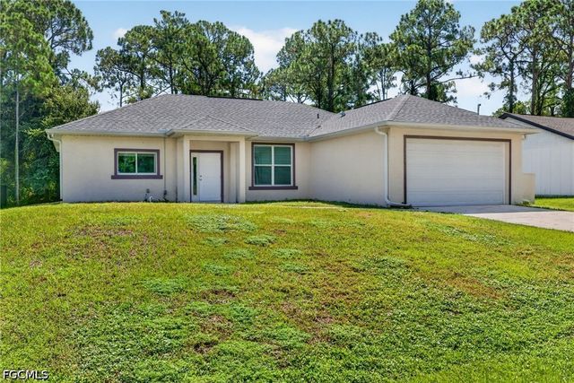 2010 Robert AVE, Alva, FL 33920