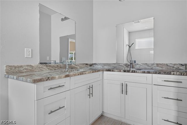 2010 Robert AVE, Alva, FL 33920