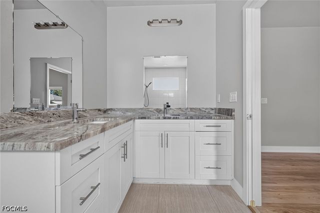 2010 Robert AVE, Alva, FL 33920