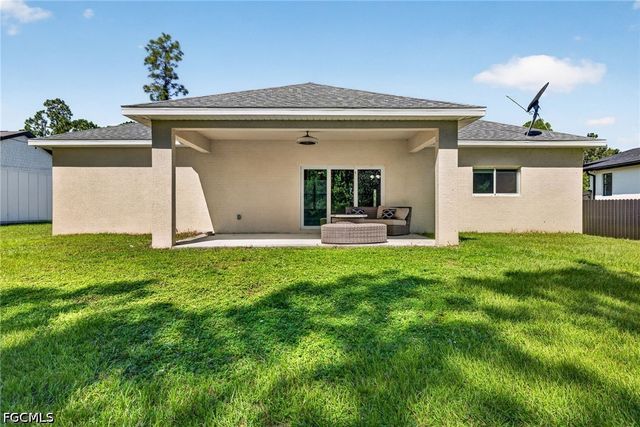 2010 Robert AVE, Alva, FL 33920