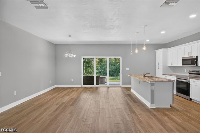 2010 Robert AVE, Alva, FL 33920