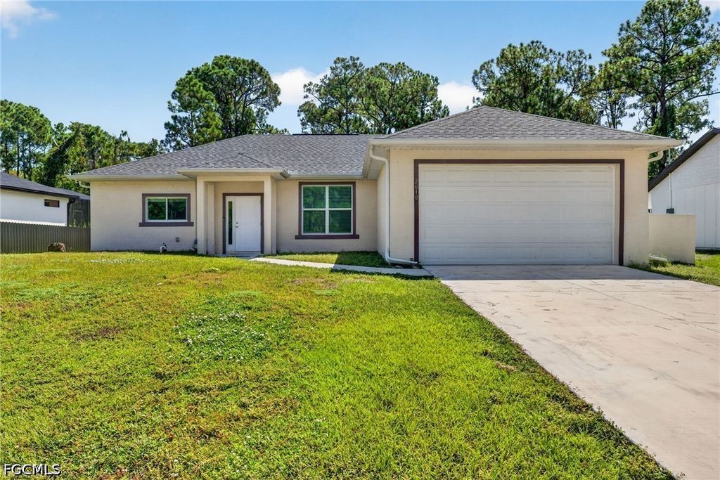 2010 Robert AVE, Alva, FL 33920