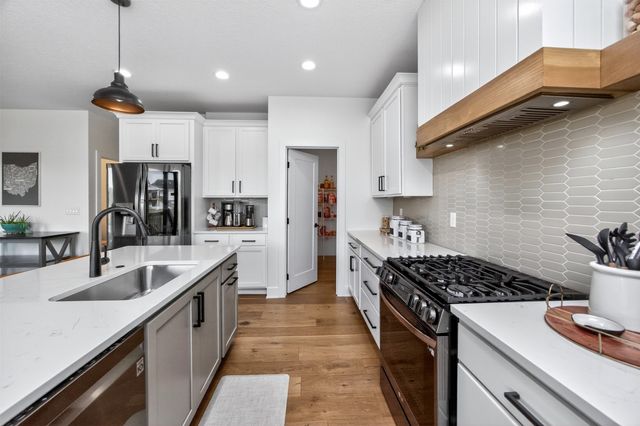 18328 Tanglewood Drive, Clive, IA 50325