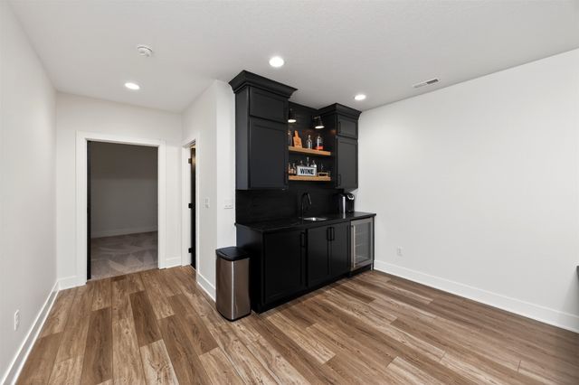 18328 Tanglewood Drive, Clive, IA 50325