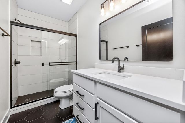 18328 Tanglewood Drive, Clive, IA 50325