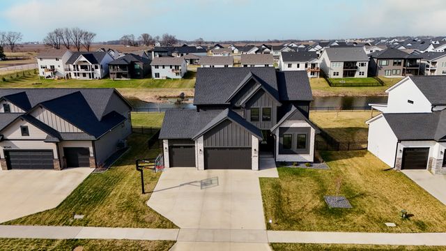 18328 Tanglewood Drive, Clive, IA 50325