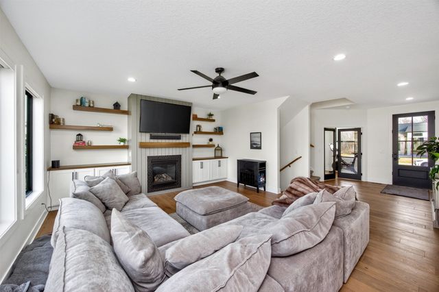 18328 Tanglewood Drive, Clive, IA 50325