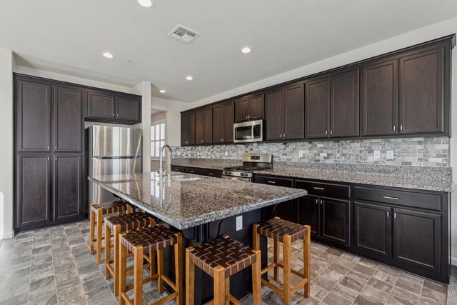 3264 Showcase Way, Modesto, CA 95356