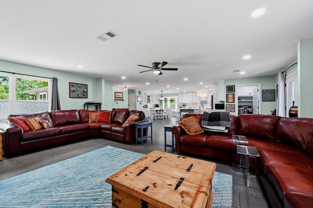 237 Cayuga Trail, Lake Kiowa, TX 76240