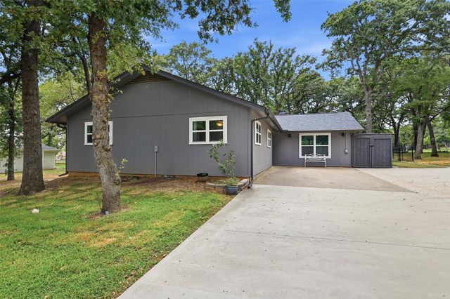 237 Cayuga Trail, Lake Kiowa, TX 76240