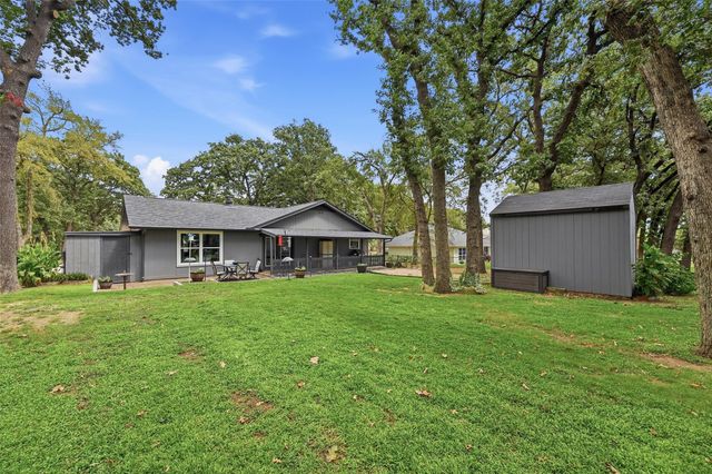 237 Cayuga Trail, Lake Kiowa, TX 76240