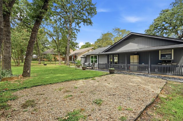 237 Cayuga Trail, Lake Kiowa, TX 76240