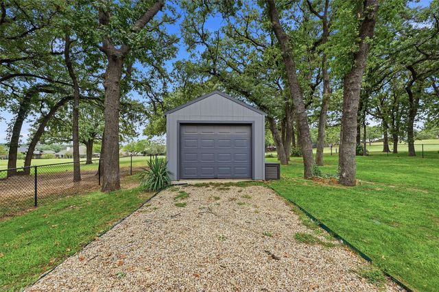237 Cayuga Trail, Lake Kiowa, TX 76240