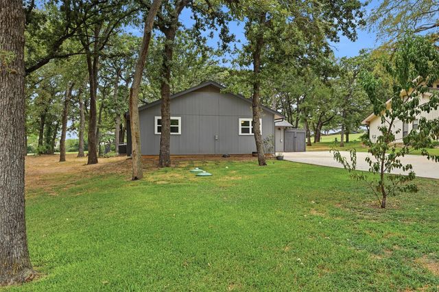 237 Cayuga Trail, Lake Kiowa, TX 76240