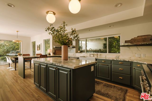 2610 Mandeville Canyon Road, Los Angeles, CA 90049