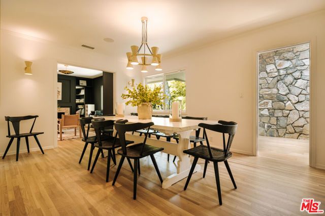 2610 Mandeville Canyon Road, Los Angeles, CA 90049