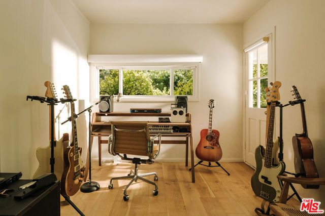 2610 Mandeville Canyon Road, Los Angeles, CA 90049