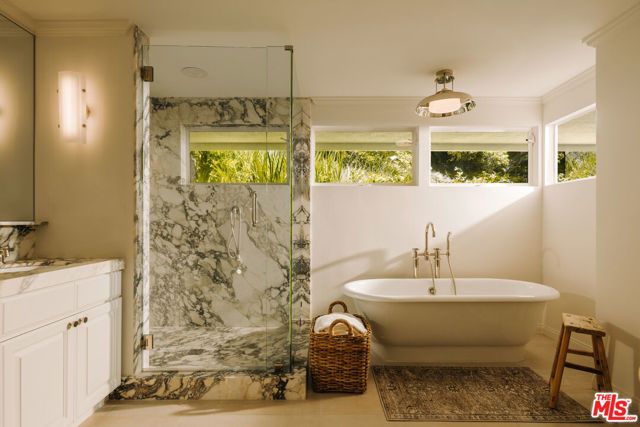 2610 Mandeville Canyon Road, Los Angeles, CA 90049