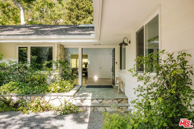 2610 Mandeville Canyon Road, Los Angeles, CA 90049