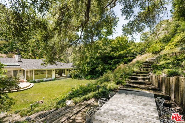 2610 Mandeville Canyon Road, Los Angeles, CA 90049