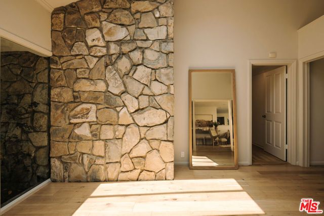 2610 Mandeville Canyon Road, Los Angeles, CA 90049