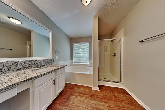 10 Prairie Oak Drive, Conroe, TX 77385