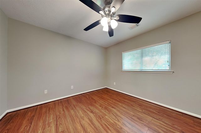 10 Prairie Oak Drive, Conroe, TX 77385