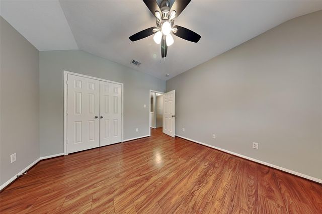 10 Prairie Oak Drive, Conroe, TX 77385