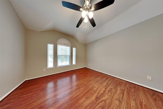 10 Prairie Oak Drive, Conroe, TX 77385