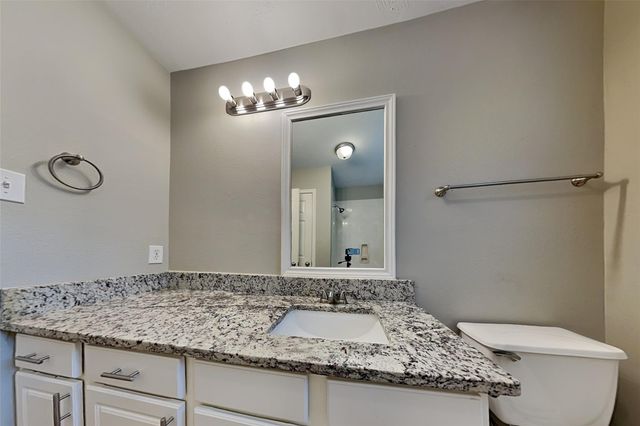 10 Prairie Oak Drive, Conroe, TX 77385