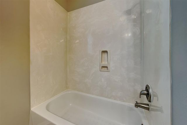 10 Prairie Oak Drive, Conroe, TX 77385