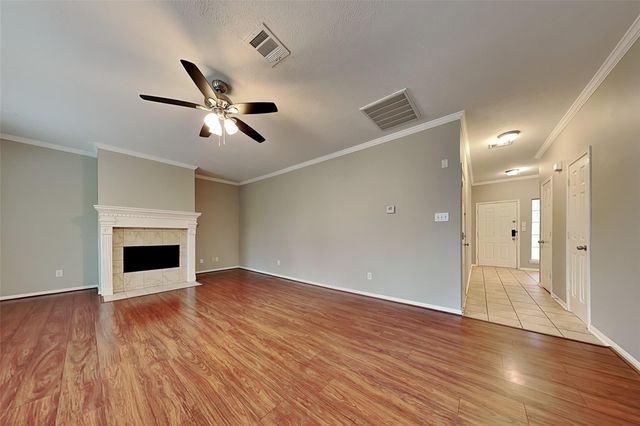 10 Prairie Oak Drive, Conroe, TX 77385