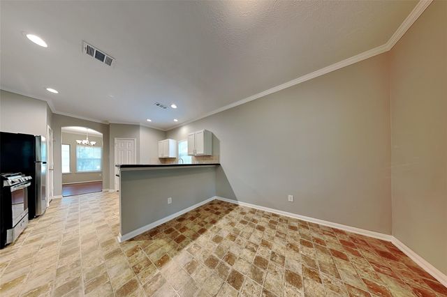 10 Prairie Oak Drive, Conroe, TX 77385