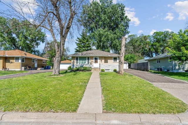 5006 Zenith Avenue N, Brooklyn Center, MN 55429