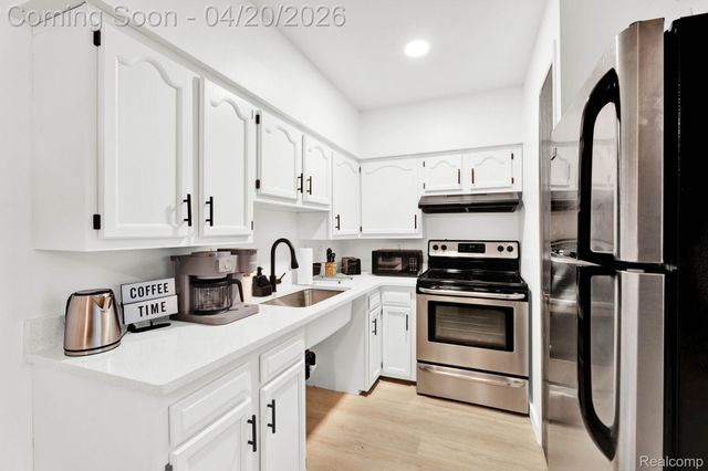 20745 Saint Francis Street 101, Farmington, MI 48336