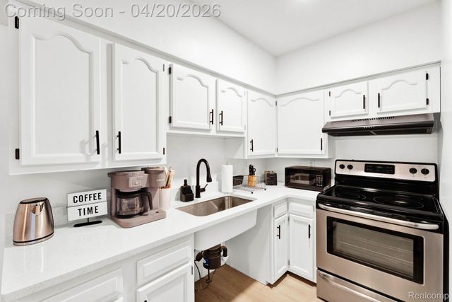 20745 Saint Francis Street 101, Farmington, MI 48336