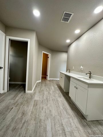 1147 SUMMIT CREST, San Antonio, TX 78258