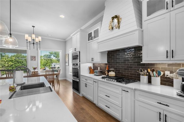 702 E Valley Lane, Elm Springs, AR 72762