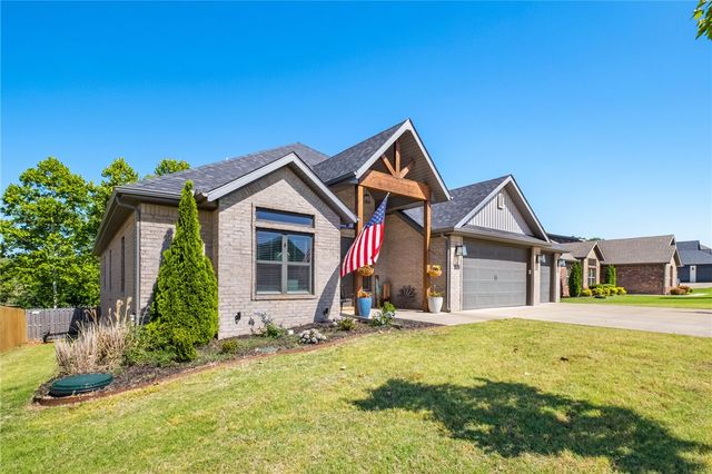 702 E Valley Lane, Elm Springs, AR 72762