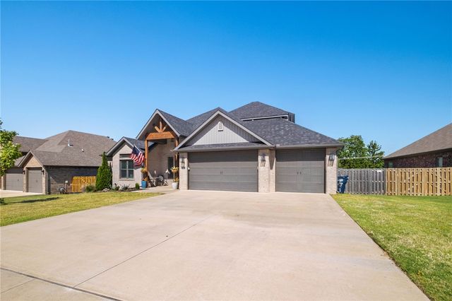 702 E Valley Lane, Elm Springs, AR 72762