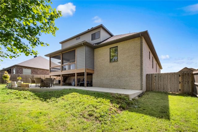702 E Valley Lane, Elm Springs, AR 72762