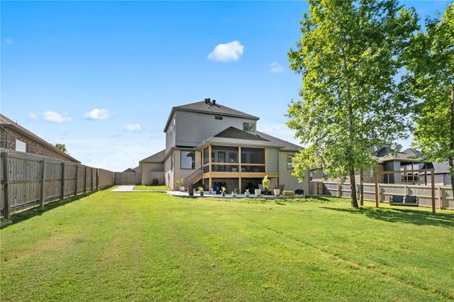 702 E Valley Lane, Elm Springs, AR 72762
